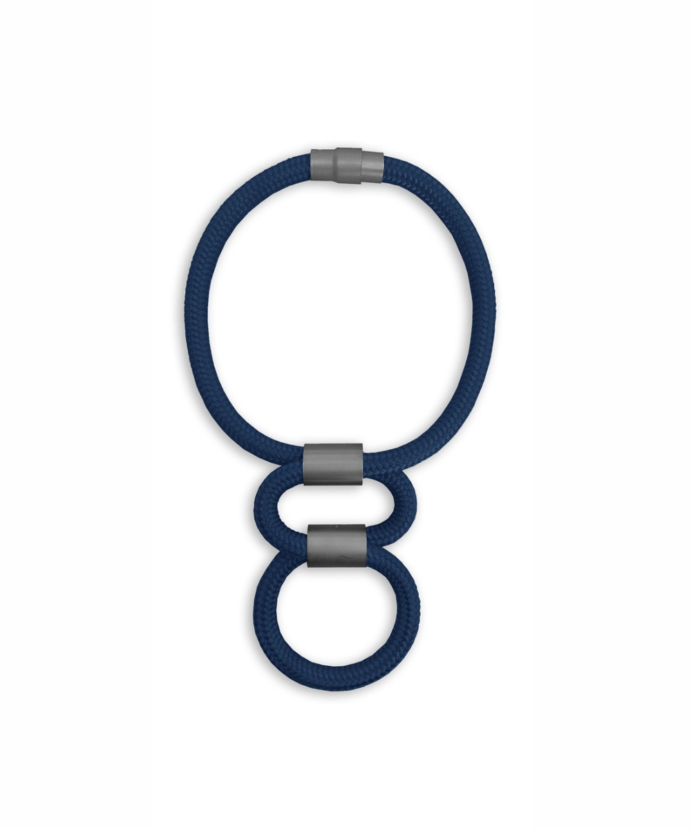 Carlotta-Scarbeo-Eight-necklace-navy-satin-black-rhodium