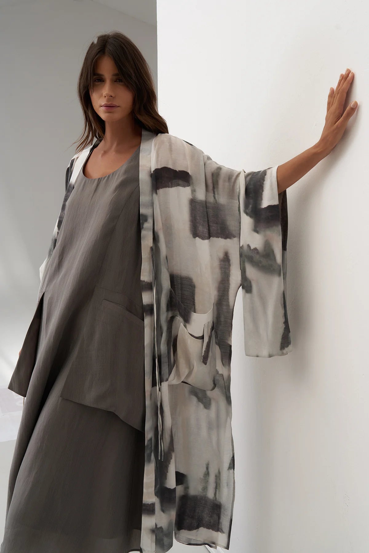 Bize - Women's -Long -Monochrome -Smudge -Print- Kimono -BZ1113-1