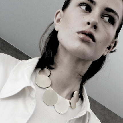 DNSK-Alaya-Short-Circle-Necklace-Gold-9C2401003