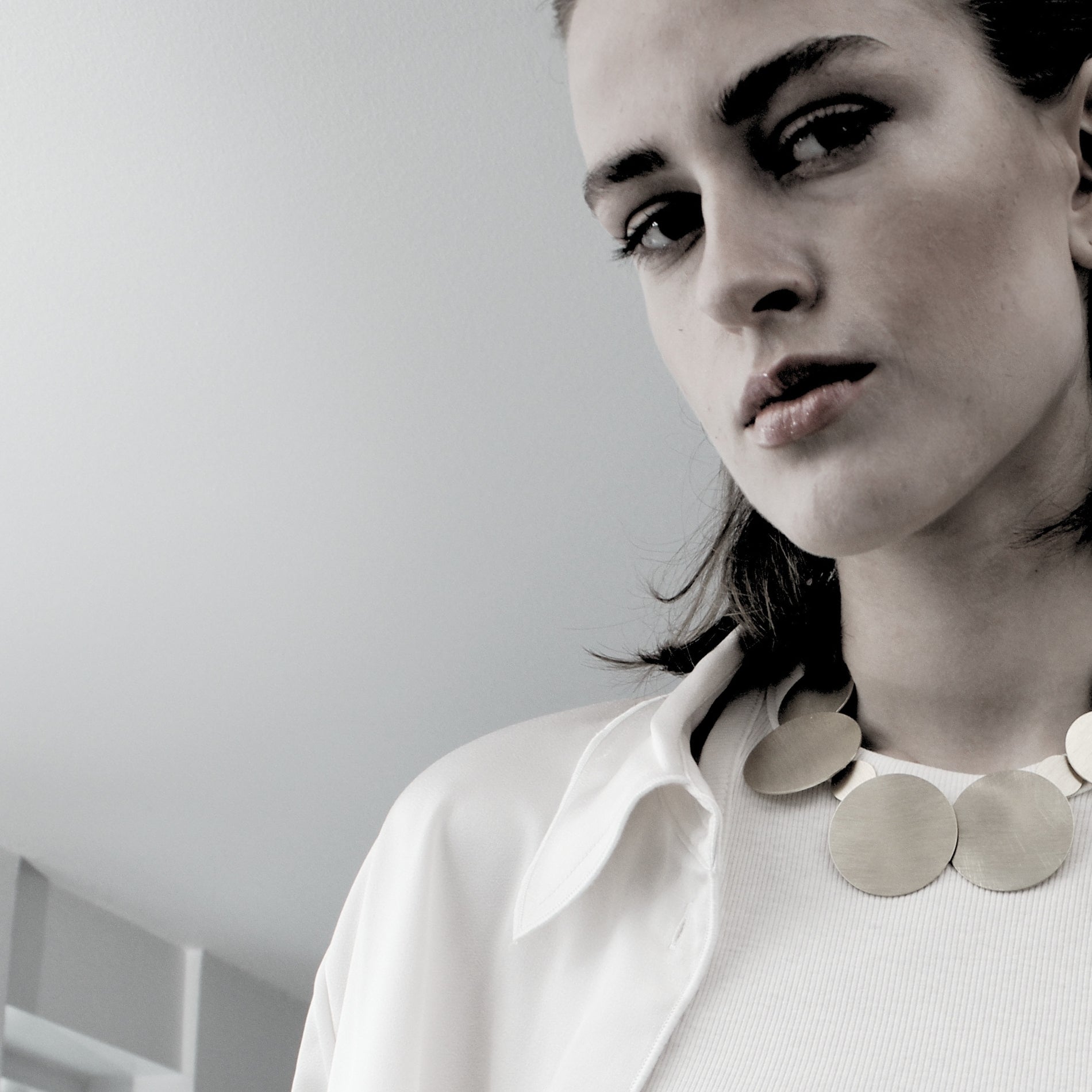 DNSK-Alaya-Short-Circle-Necklace-Gold-9C2401003