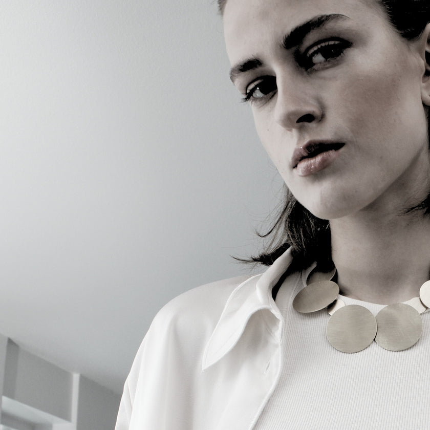 DNSK-Alaya-Short-Circle-Necklace-Gold-9C2401003