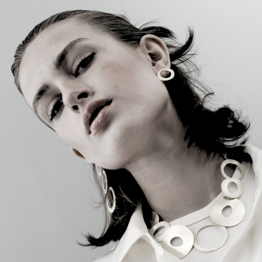 DNSK-Alaya-Short-Organic-Circle-Necklace-Silver-9C2401002