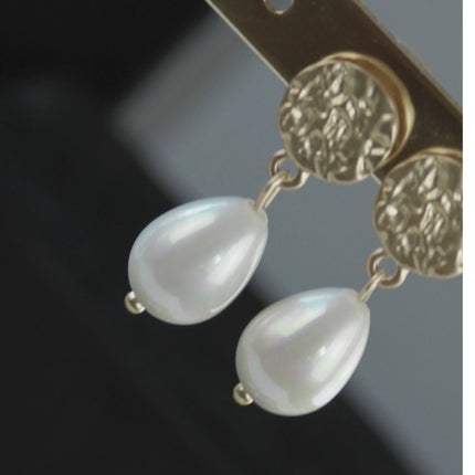 DNSK-Audrey-Dot-Post-Pearl-Earring-Gold-3C2507010-1