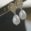 DNSK-Audrey-Dot-Post-Pearl-Earring-Gold-3C2507010-1