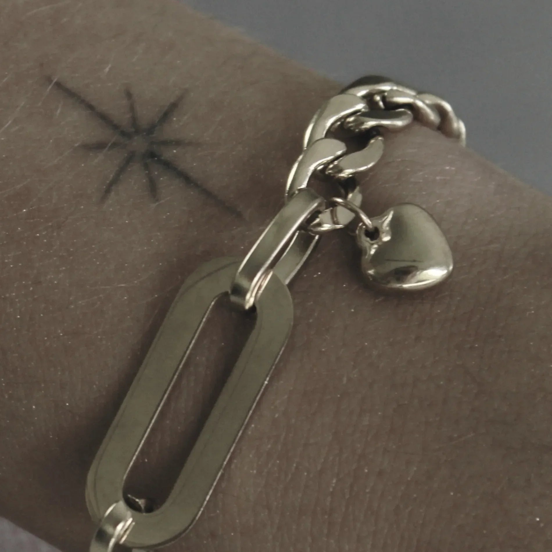 DNSK-Courage-T-Bar-Heart-Bracelet-7W2407012