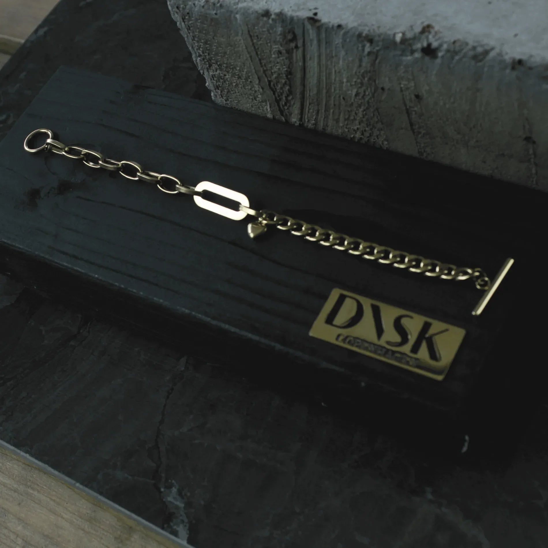 DNSK-Courage-T-Bar-Heart-Bracelet-7W2407012
