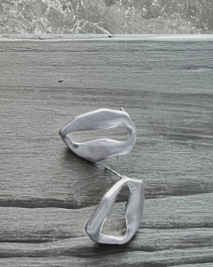 DNSK -Elysian- Link -Fluid- Post -Earring -Silver -3C2601045-1