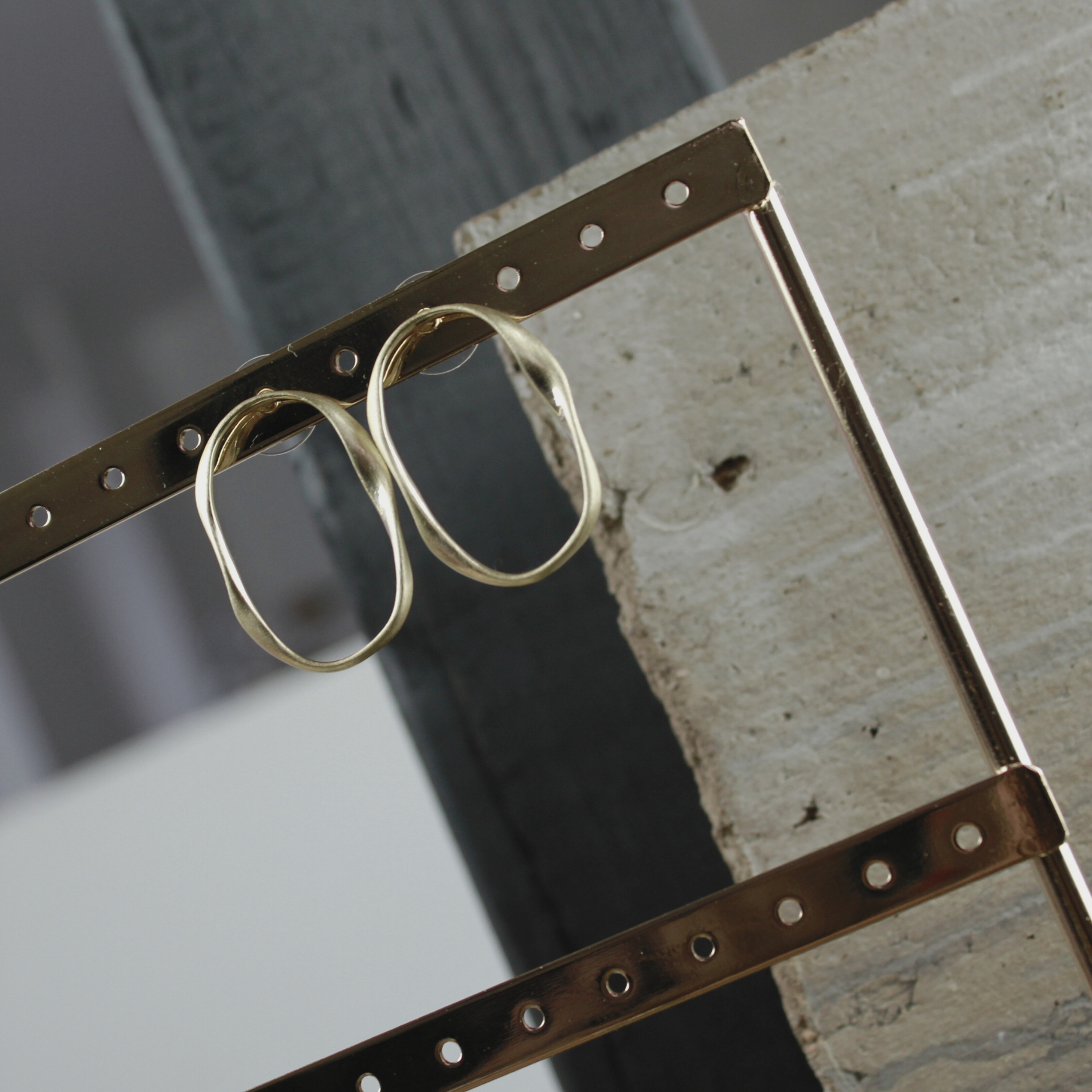 DNSK-Elysian-Organic-Statement-Earring-Gold-3C2501023