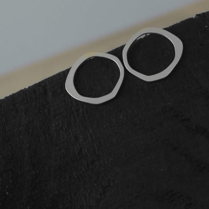 DNSK-EysianINSTORECirclePostEarringSilver-43C2407006