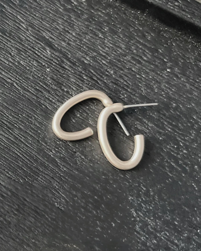 DNSK-Tempeste-Small-Oval-Hoop-Gold-3C2601004-3