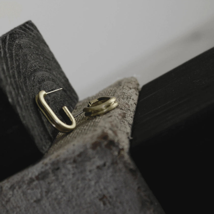 DNSK-Tula-Oval-Ring-Hoop-Earring-Gold-3C2407024