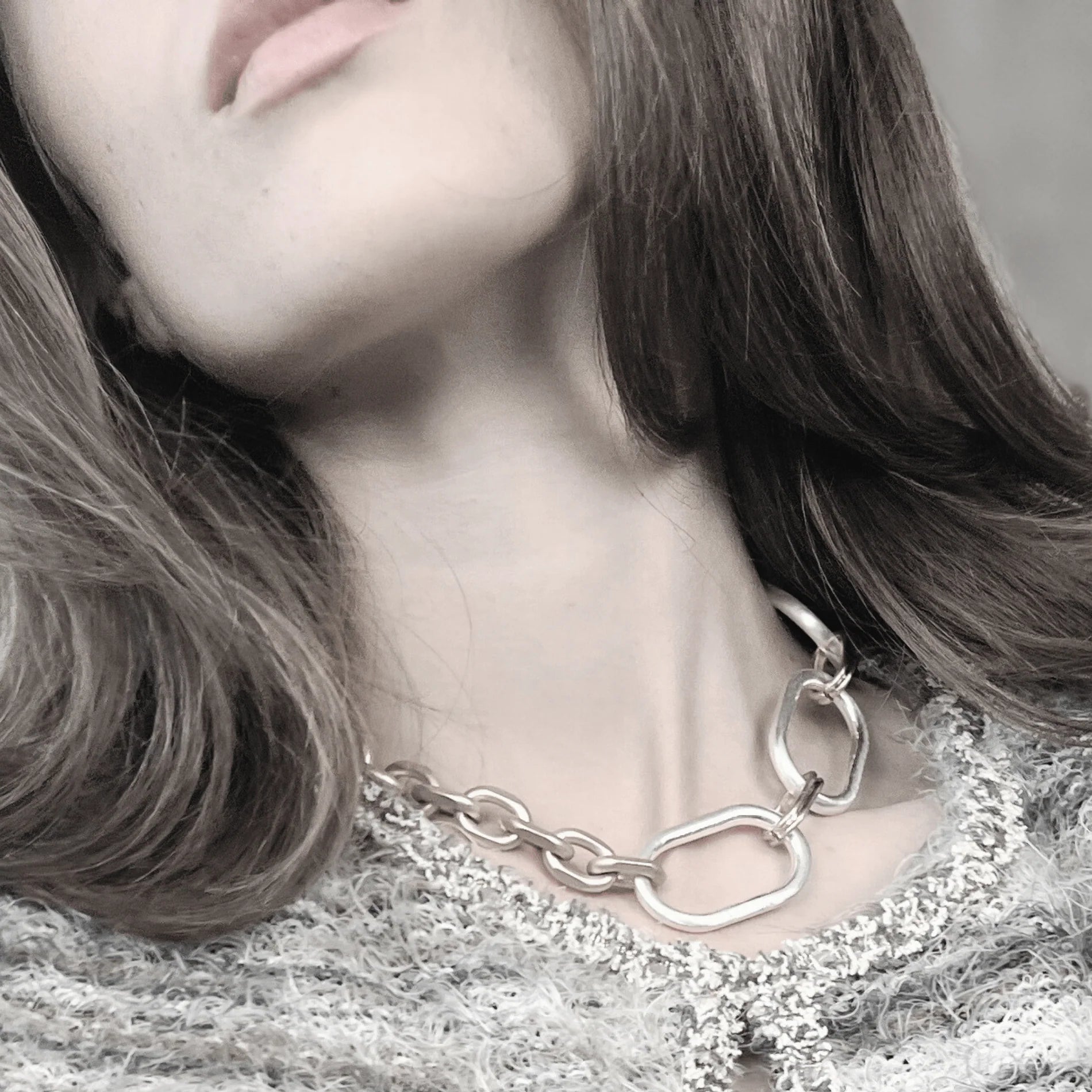 DNSK-tula-instore-short-2-tone-asymmetrical-oval-ring-necklace-gold-plating-9C2507030-1