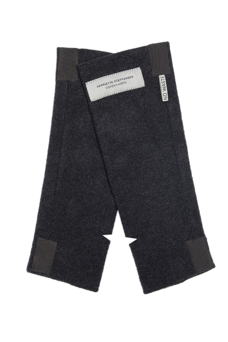 Henriette-Steffensen-HSCPH-6022-Womens-Fleece-AW25-WRIST-WARMER-SOFTBLACK-914