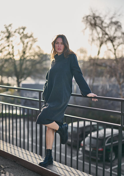 Henriette-Steffensen-AW25-HSCPH-Womens-Fleece-Dress-AW25-3255-SOFTBLACK914