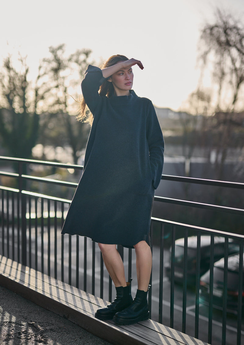 Henriette-Steffensen-AW25-HSCPH-Womens-Fleece-Dress-AW25-3255-SOFTBLACK914