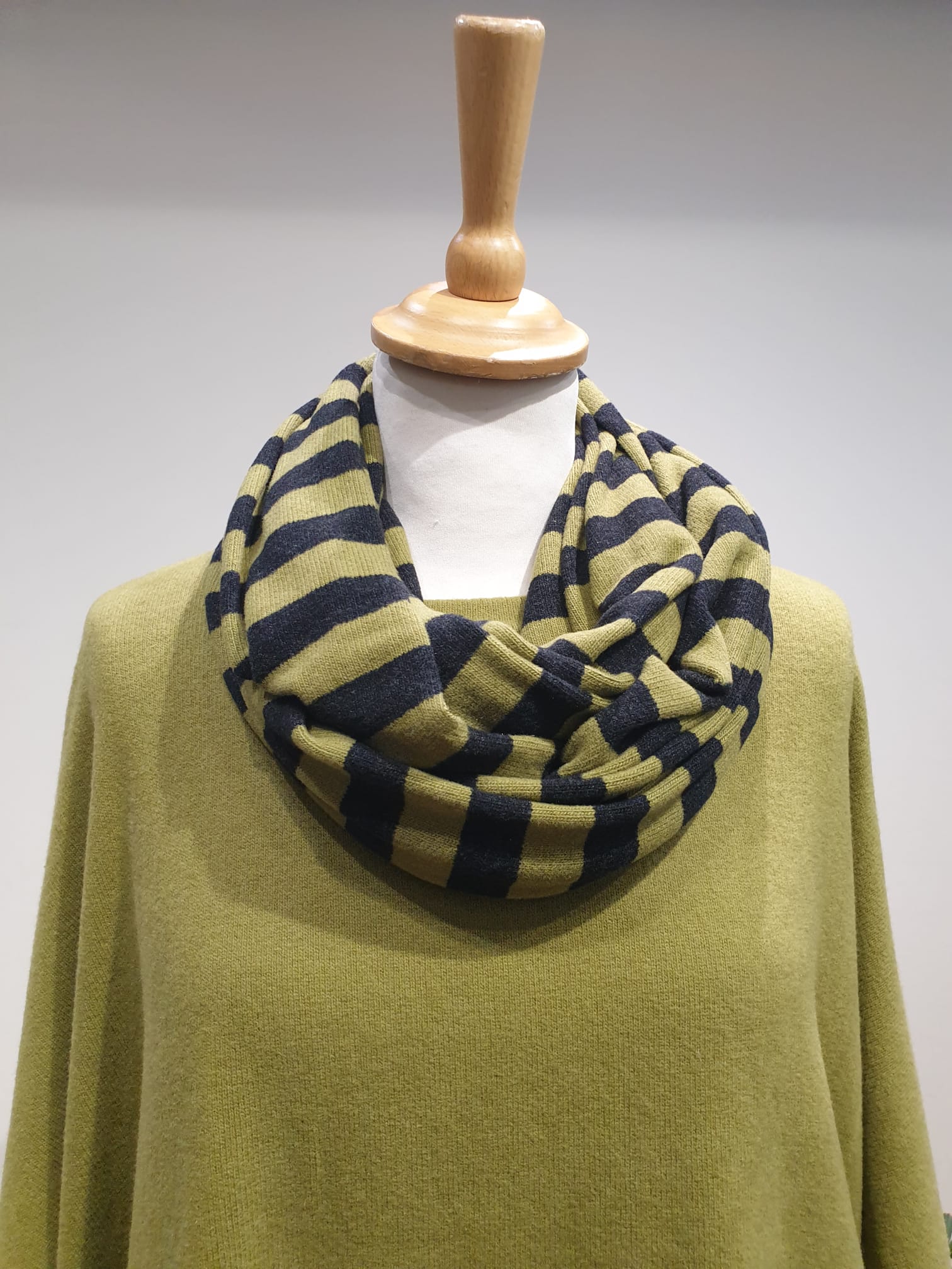 Neirami Women's Snood AC11ST OLIVE WIDE STRIPE