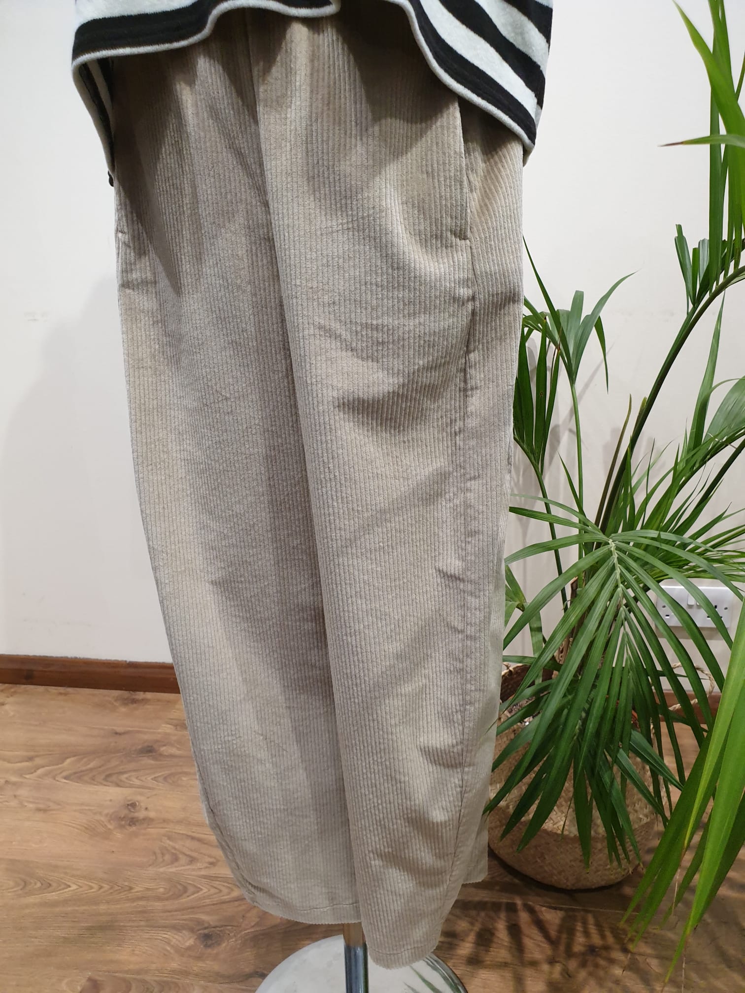 Neirami - Women's Corduroy Easy Trousers P007RB in Desert