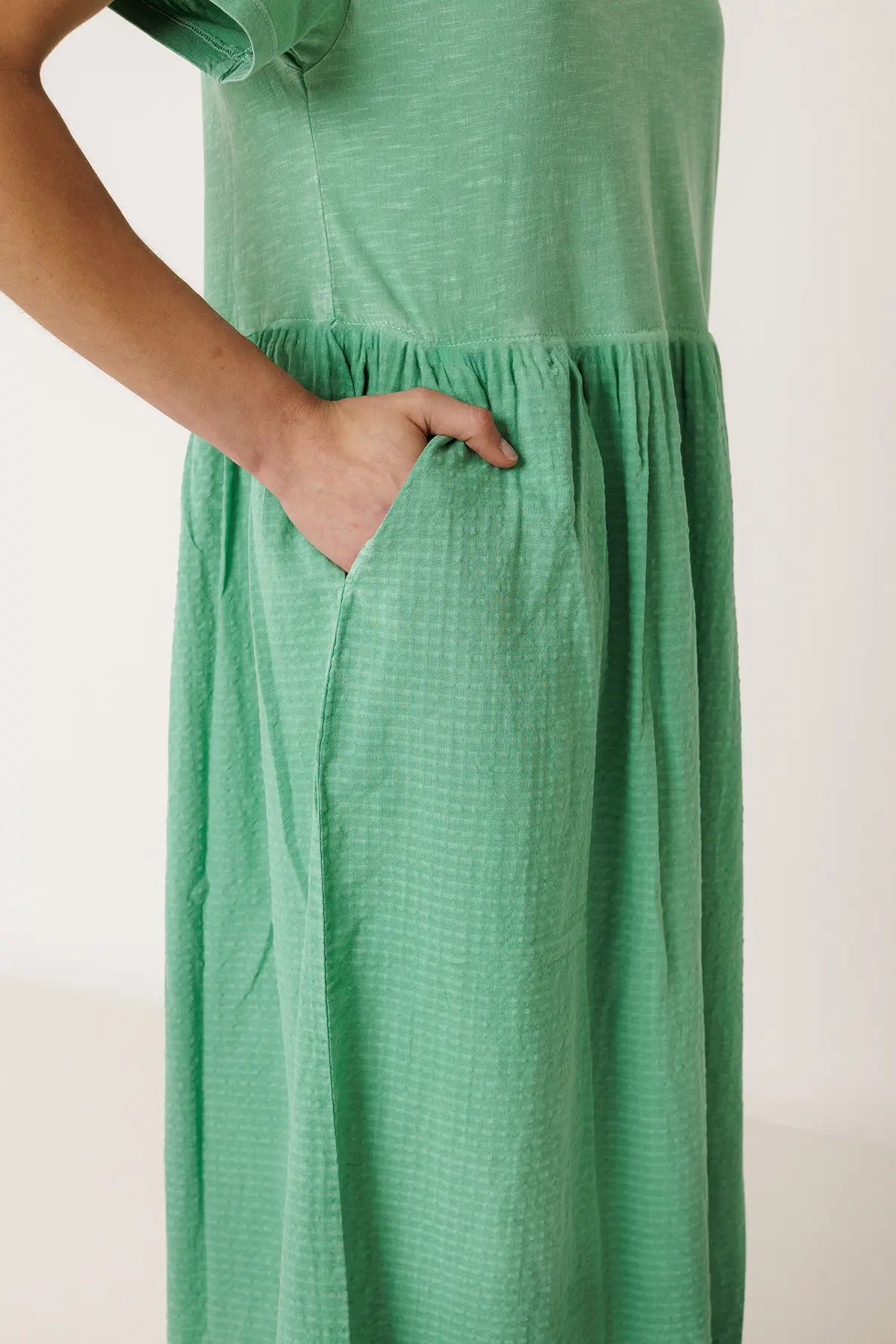 Indi+and-Cold-SS26-womens-dress-VV26SK415-