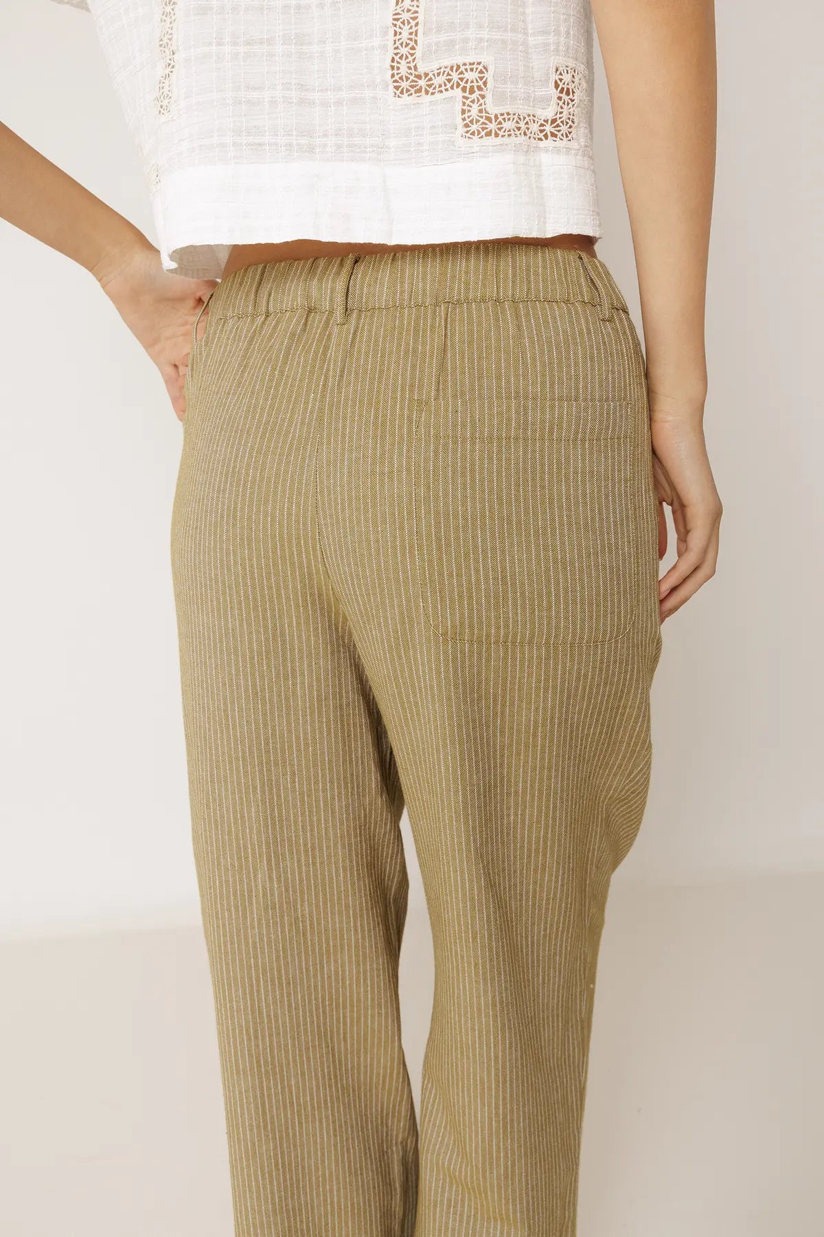 Indi_and-Cold-SS26-womens-trousers-khaki-VV26MI270