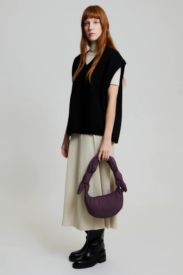Lefrik-Sustainable-Bags-Biwa-Micro---Plum---Model