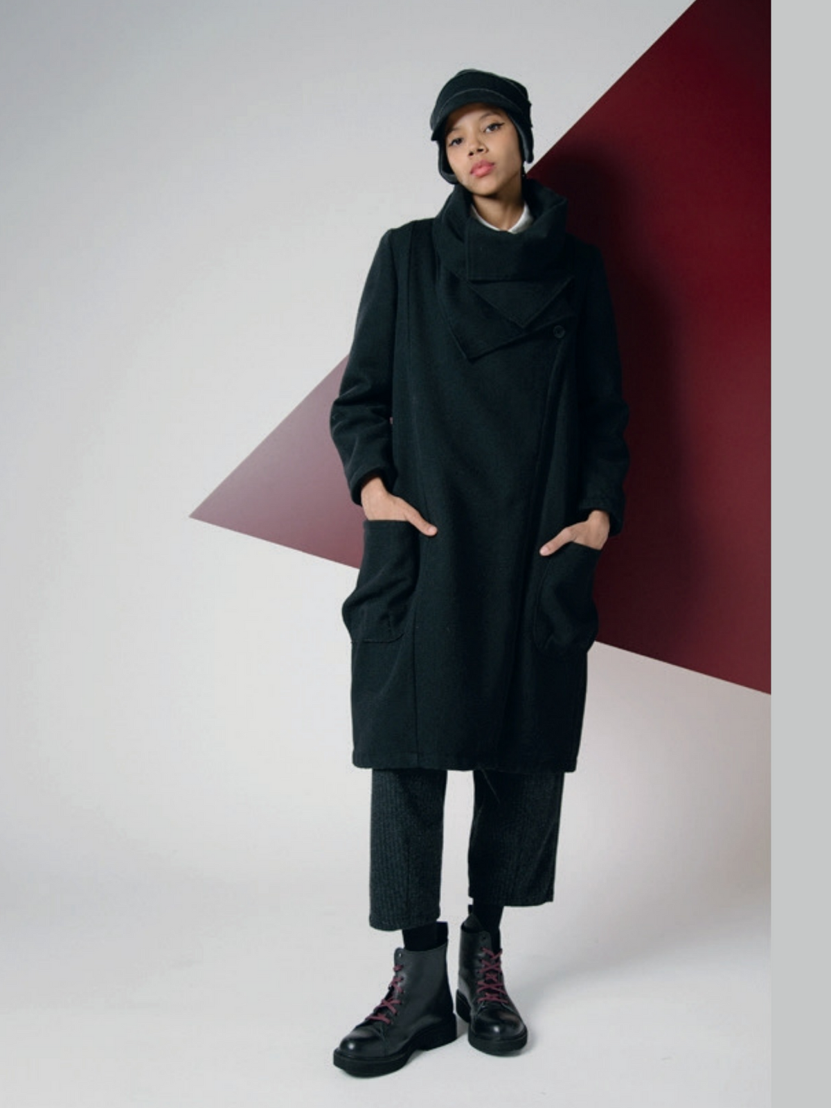 Lurdes Bergada AW25 - Women's Coat in Black M25-500