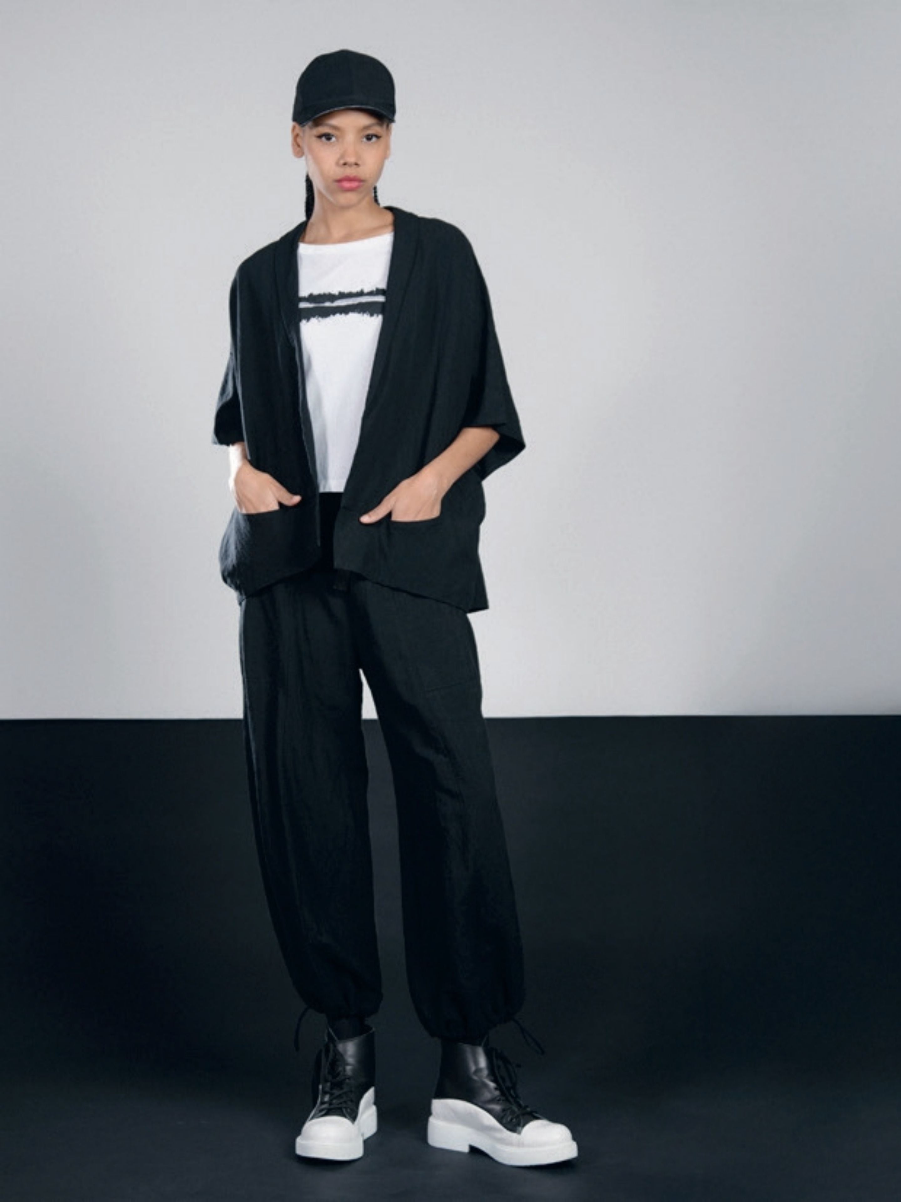 Lurdes-Bergada-AW25-Women_s-Linen-Blend-Black-Jacket-M25-020-1