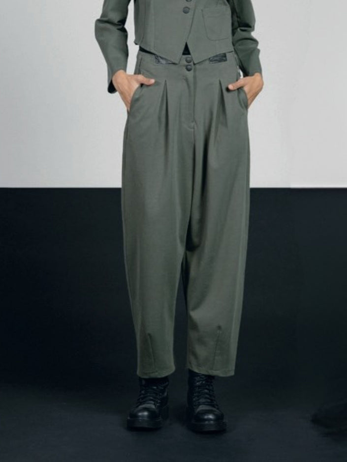 Lurdes-Bergada-AW25-Women_s-Pleat-Front-Trousers-Moss-M25-140