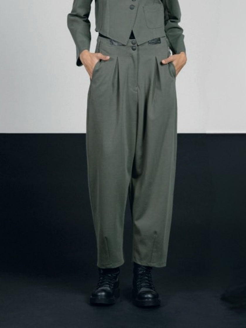 Lurdes-Bergada-AW25-Women_s-Pleat-Front-Trousers-Moss-M25-140