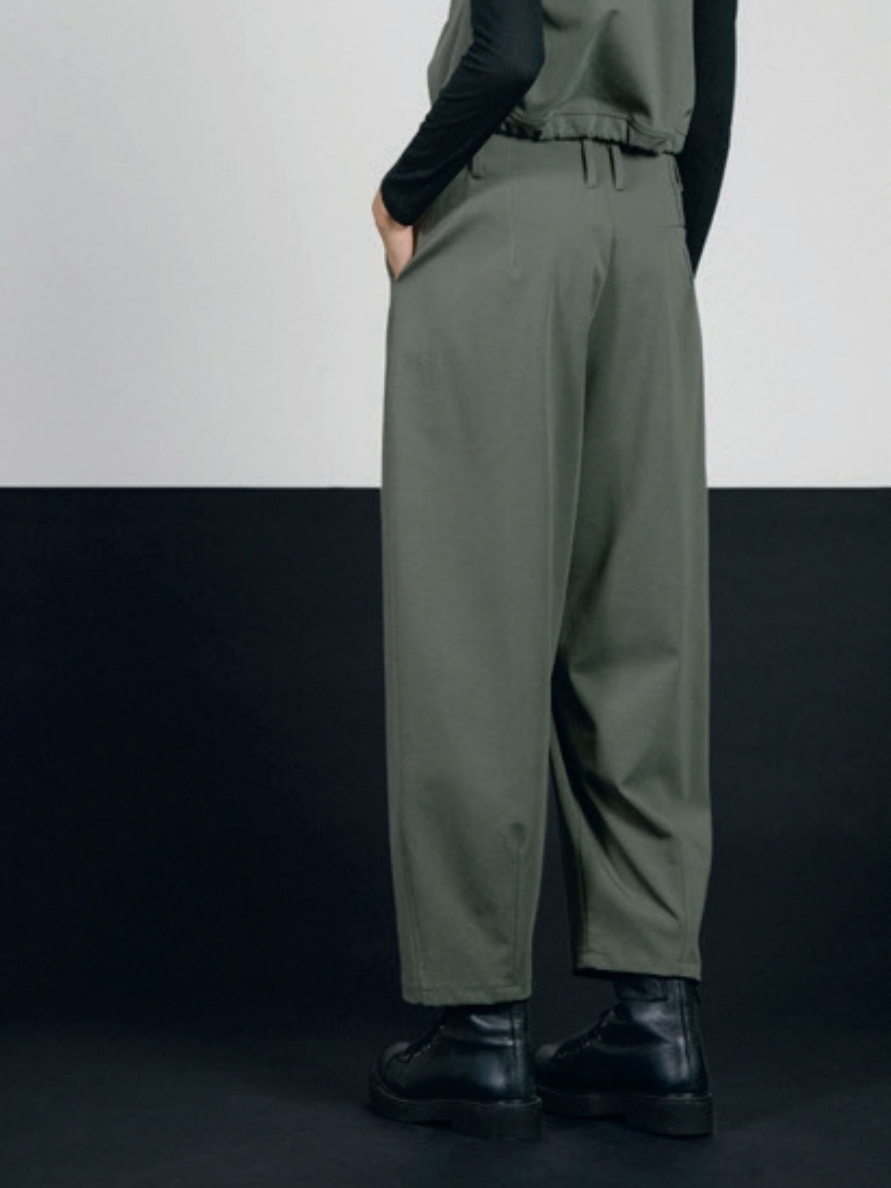 Lurdes-Bergada-AW25-Women_s-Pleat-Front-Trousers-Moss-M25-140