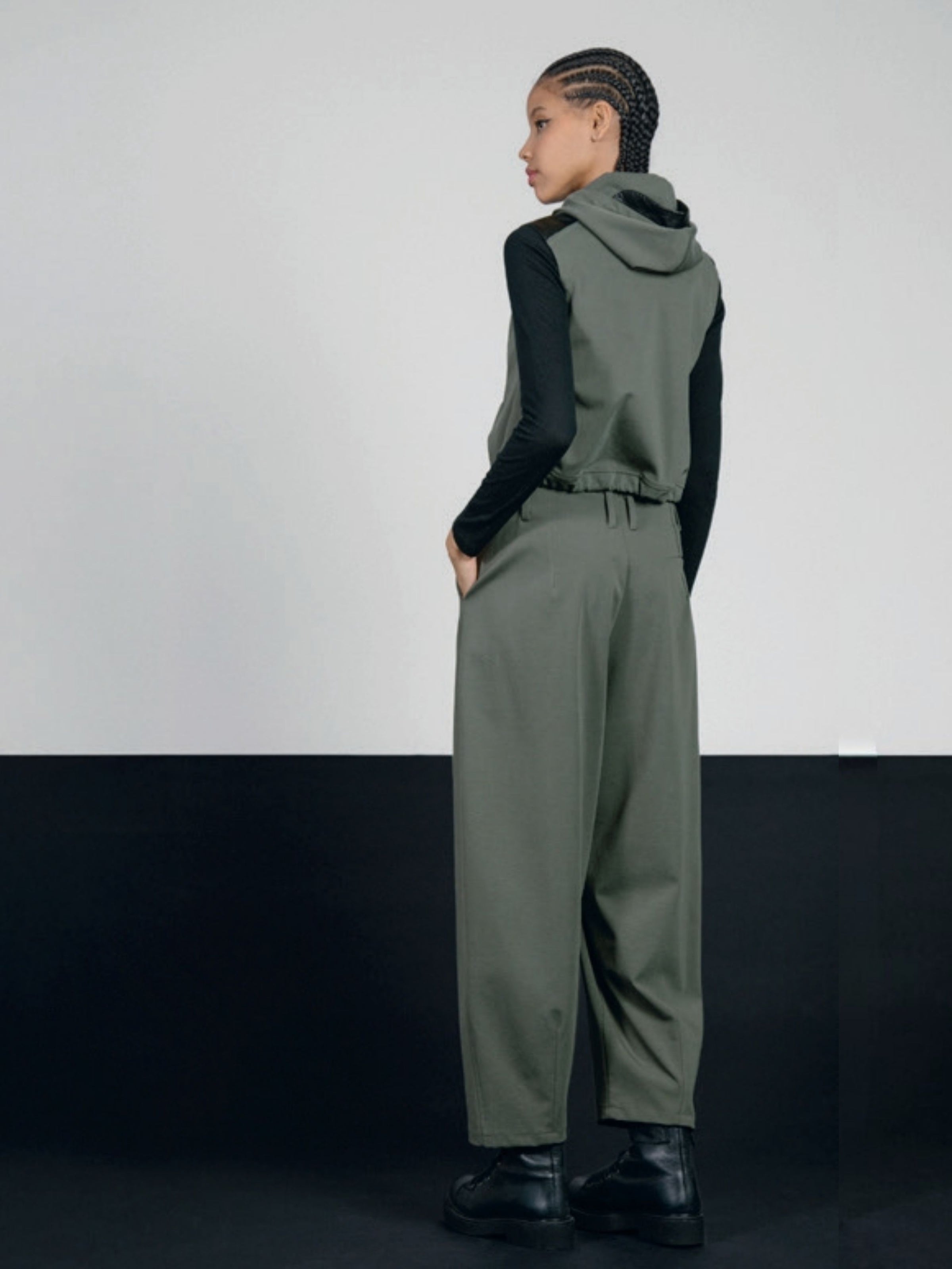 Lurdes-Bergada-AW25-Women_s-Pleat-Front-Trousers-Moss-M25-140