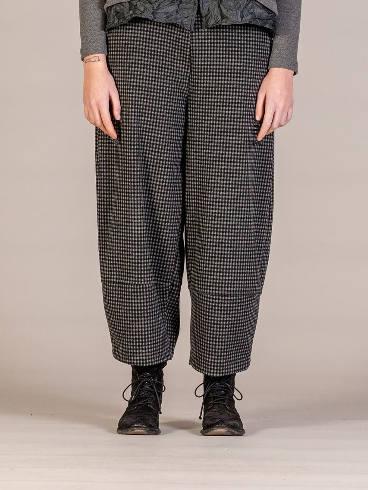 Mama B AW26 - Women's RIMA JQ Trousers in Grigio Small Check, Kings Road Fashions, Leighton Buzzard, UK