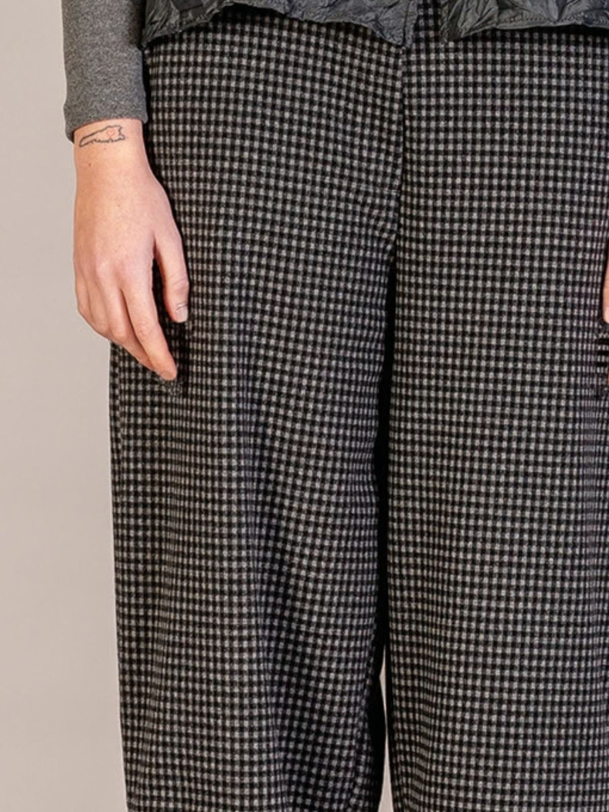 Mama B AW26 - Women's RIMA JQ Trousers in Grigio Small Check, Kings Road Fashions, Leighton Buzzard, UK