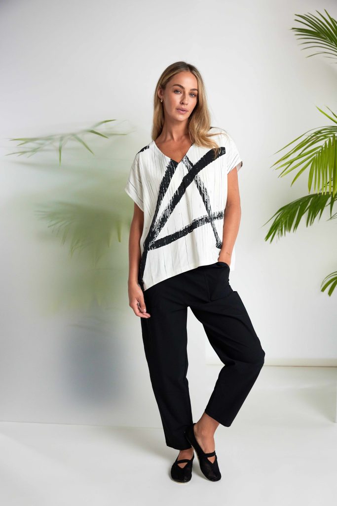 Naya-brush-stroke-print-v-neck-top-NAS26-319-X-GS-0