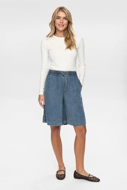 Numph-Women_s-Nuelida-Shorts-Stonewash-Denim-706460-3160_2