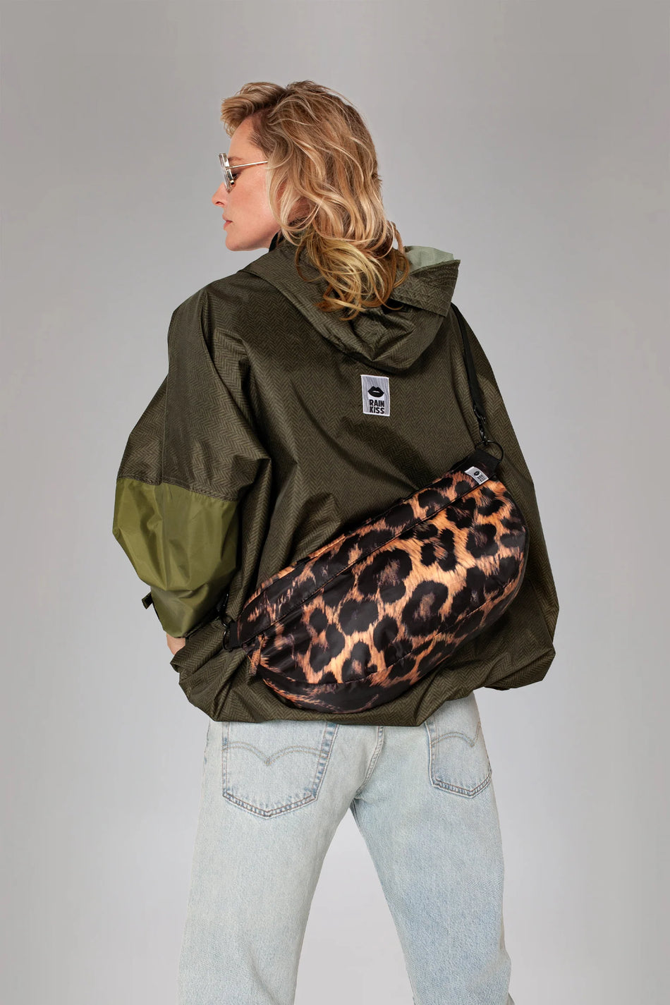 RAINKISS-DarkLeopard-CrossbodyBag