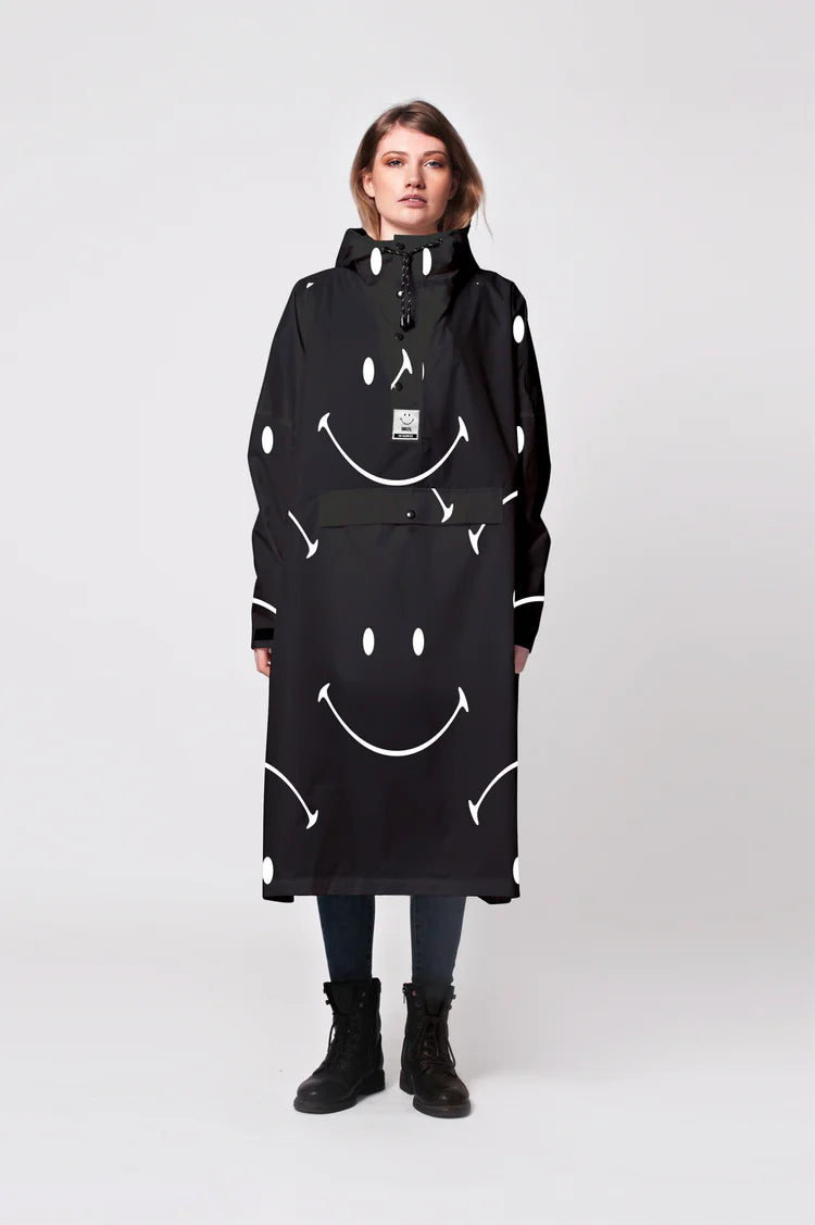Rainkiss-Rain-Poncho-Smiley_on_Rainkiss_-_Classic_Smile