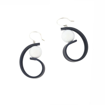 Samuel-Coraux-Penser-The-Thinker-Earring-black-white