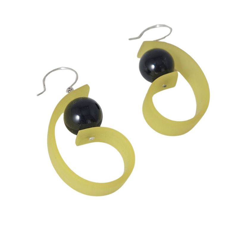 Samuel-Coraux-Penser-The-Thinker-Earring-yellow-transparent-black-2