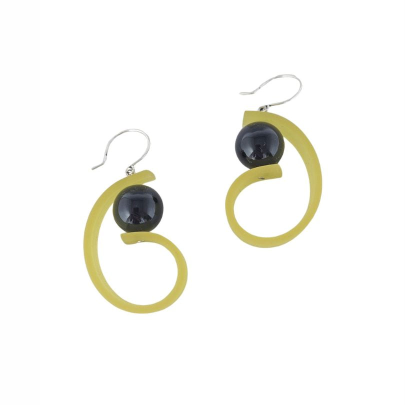 Samuel-Coraux-Penser-The-Thinker-Earring-yellow-transparent-black