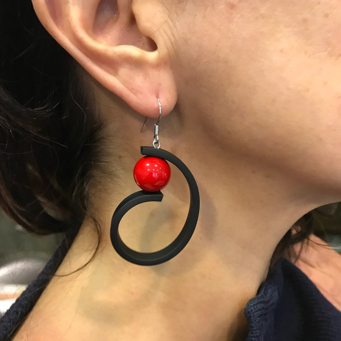 Samuel-Coraux-Thinker-Earring-Black-Red-