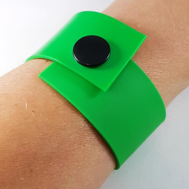 Samuel-Coraux-Wrap-cuff-bracelet-green-on-arm