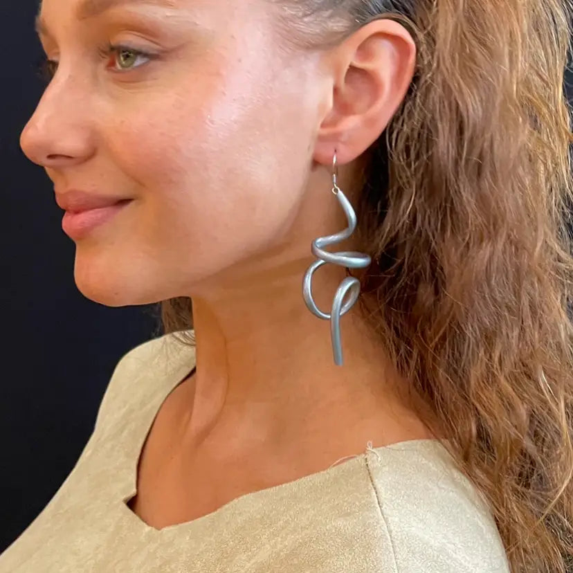 https://www.kingsroadfashions.co.uk/collections/earrings/products/samuel-coraux-squiggle-earrings-gloss