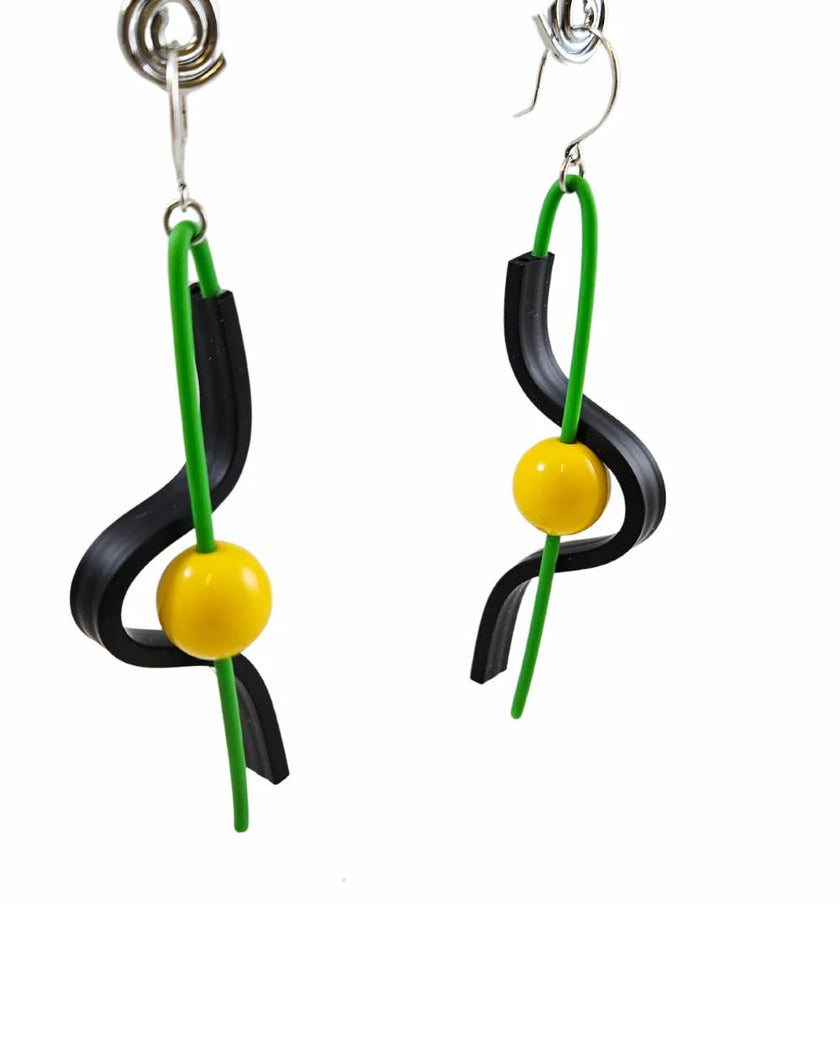 Samuel-Coraux-earring-70s-asymetrique-noirvertperlejaune