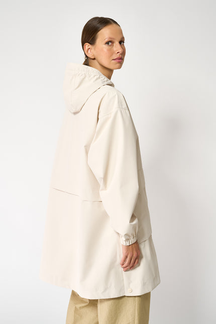 TANTÄ Women's NEBBIA Raincoat in Whitecap Grey