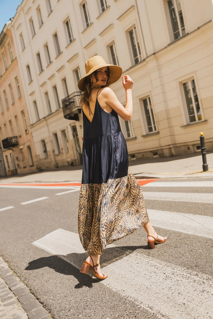 Traffic-People-A_Little_Breeze_Ithaca_Dress_ALB13041008-Outdoor_Model_Shot_