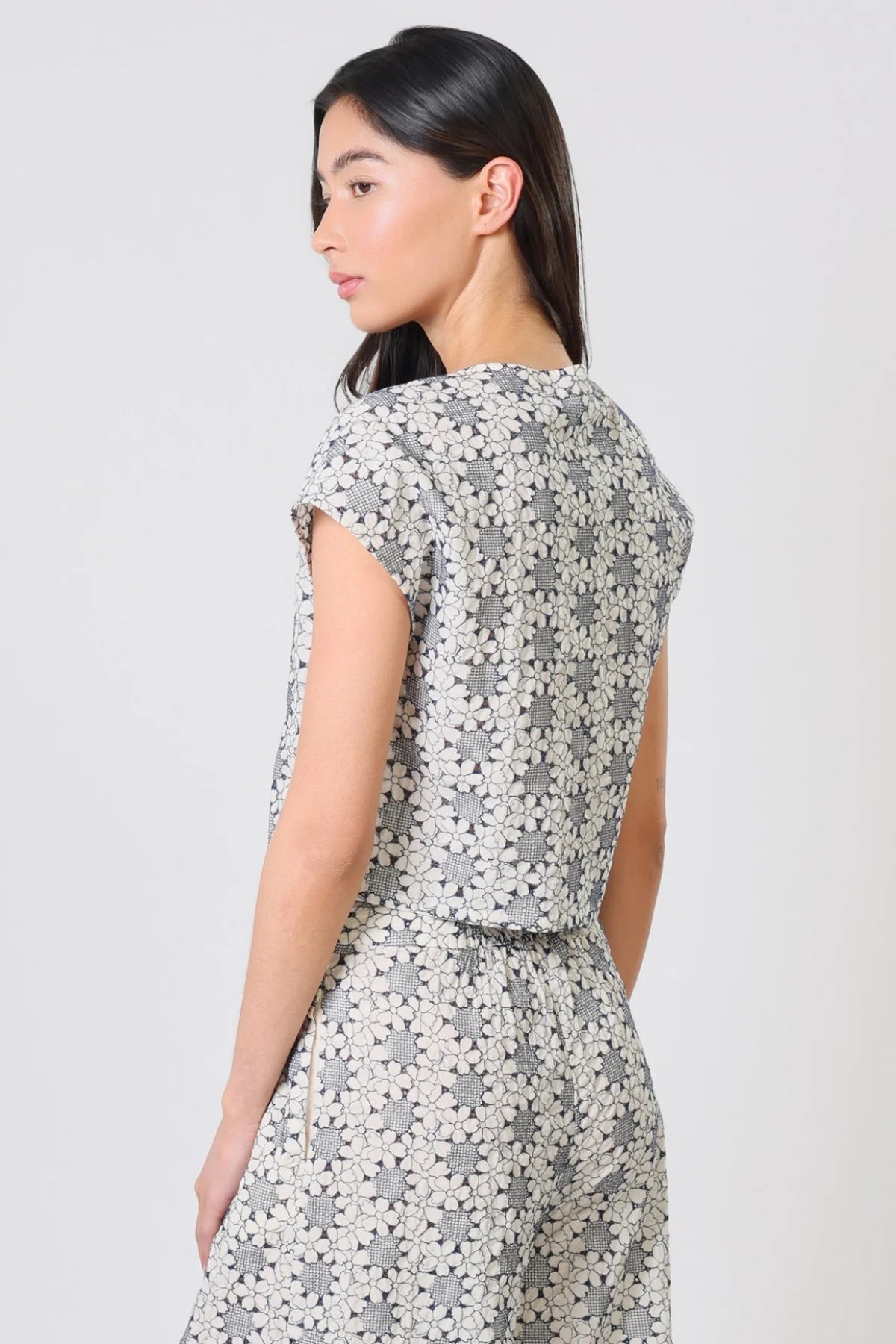 Traffic-People-SS26-Miss_Daisy_Gatsby_Top_MDY13118008-3