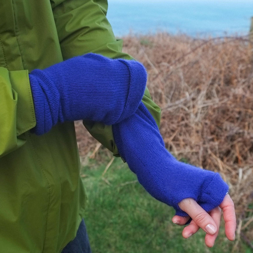 Turtle Doves - Recycled Cashmere Fingerless Gloves Royal Blue