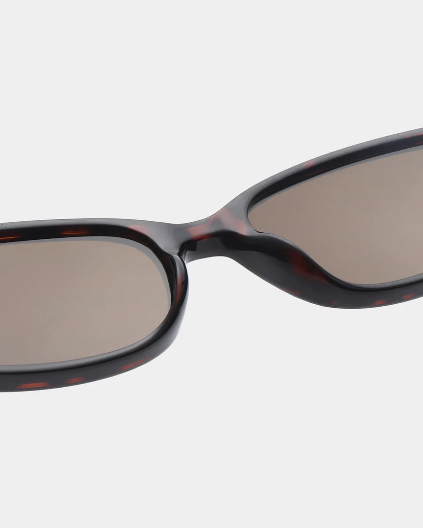 a-kjaerbede-macy-womens-sunglasses-demi-tortoise