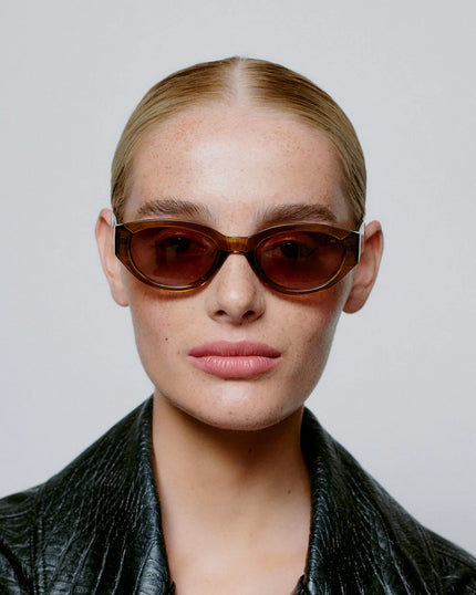 a-kjaerbede-winnie-womens-sunglasses-smoke-transparent