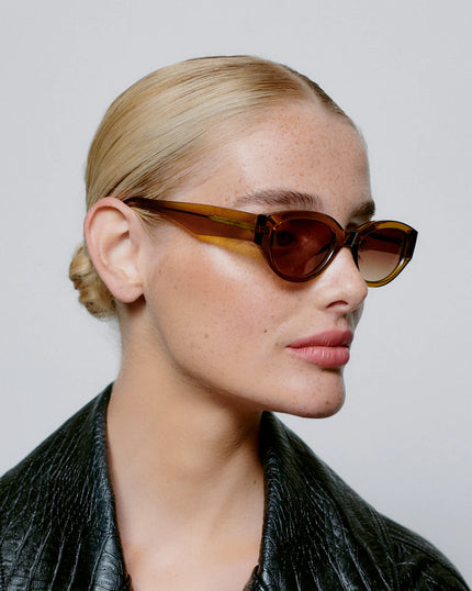 a-kjaerbede-winnie-womens-sunglasses-smoke-transparent